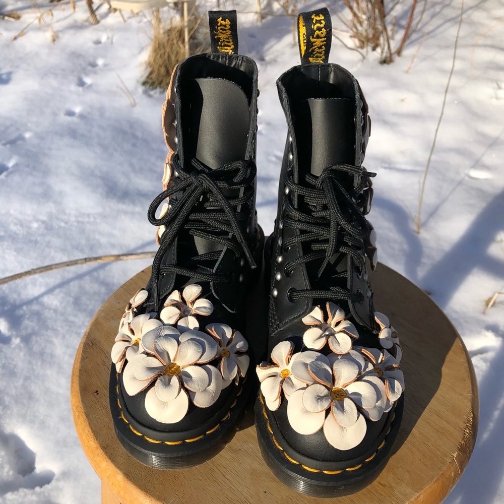 Dr. Martens Pascal Flower Boots - Picture 2 of 9